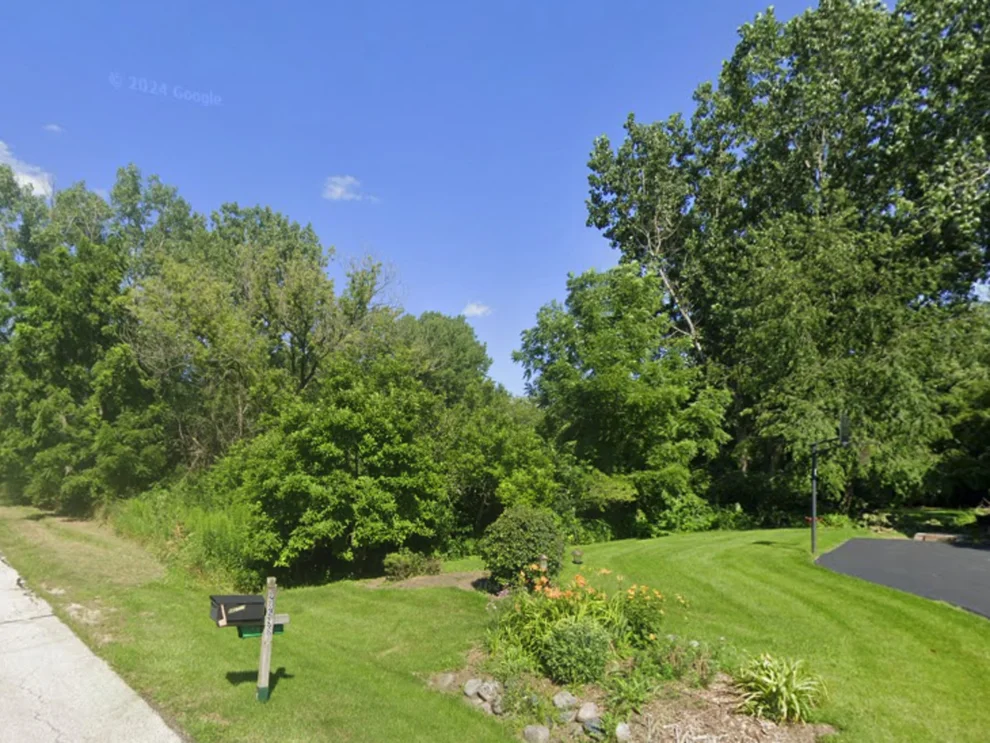 Unit for sale at 28587 N Monroe Street, Wauconda, IL 60084