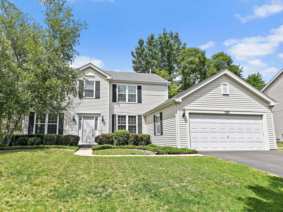 Unit for sale at 925 Cortney Drive, Carpentersville, IL 60110