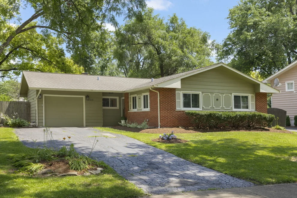 Unit for sale at 2S603 Gray Avenue, Lombard, IL 60148