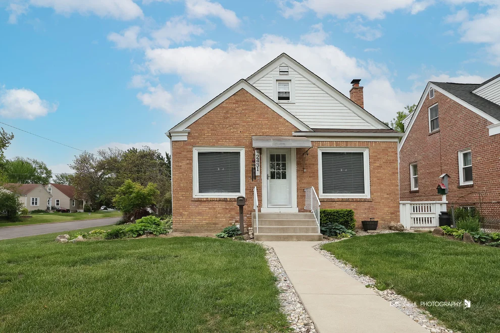 Unit for sale at 2431 W Ridgeland Avenue, Waukegan, IL 60085