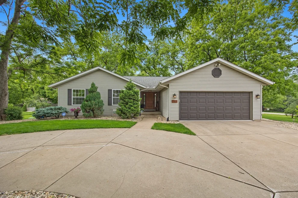 Unit for sale at 1297 N Forrest Drive, Metamora, IL 61548