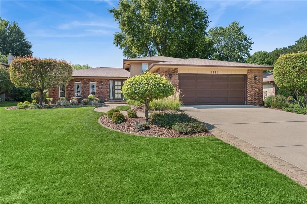 Unit for sale at 1111 Rushwood Avenue, Shorewood, IL 60404