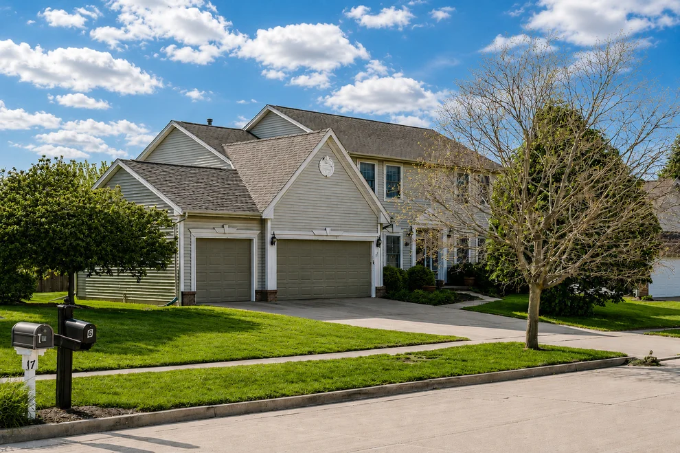 Unit for sale at 5 Greythorne Circle, Bloomington, IL 61704