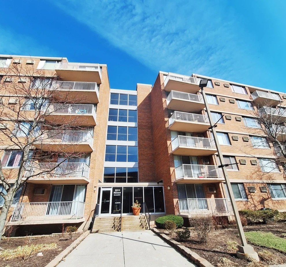Unit for sale at 2211 S Stewart Avenue, Lombard, IL 60148