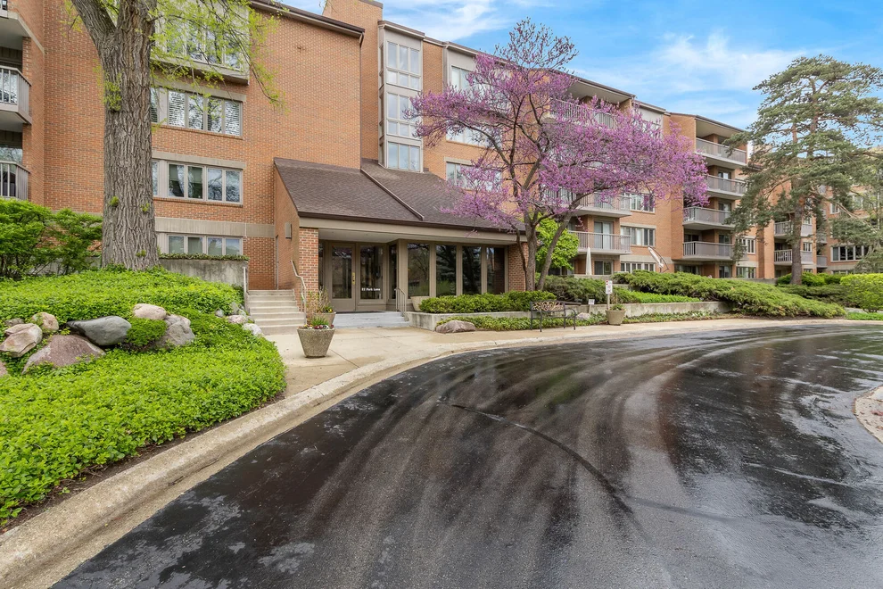 Unit for sale at 22 Park Lane, Park Ridge, IL 60068
