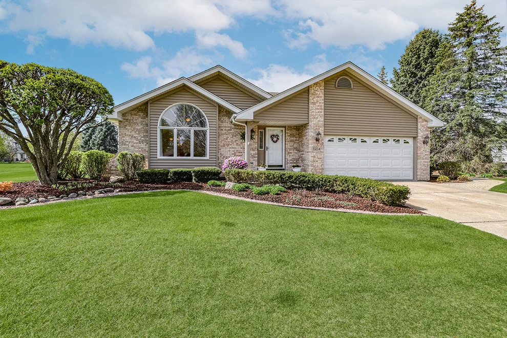 Unit for sale at 3204 Hickory Creek Drive, New Lenox, IL 60451