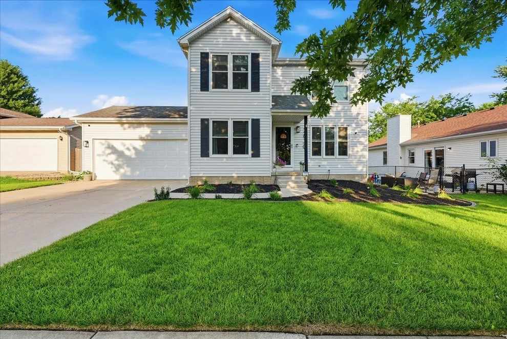 Unit for sale at 2830 Rocksbury Drive, Bloomington, IL 61705