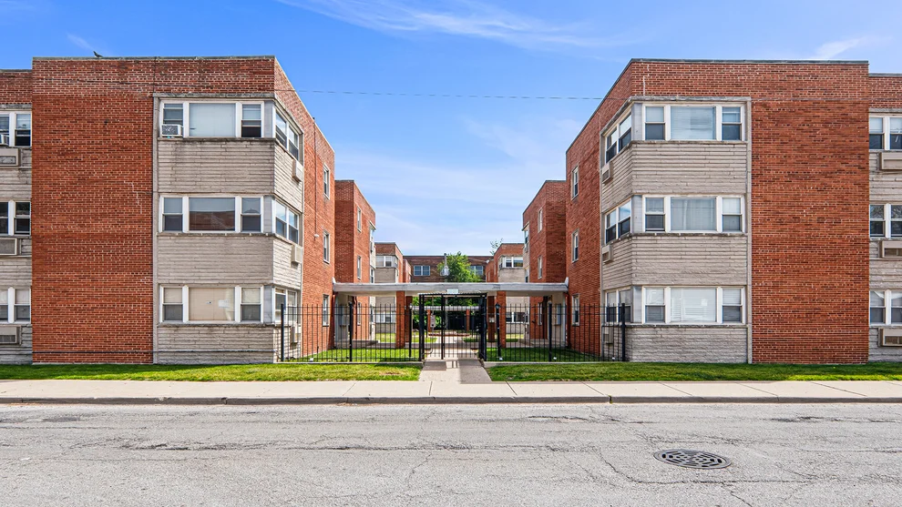 Unit for sale at 2411 W Balmoral Avenue, Chicago, IL 60625