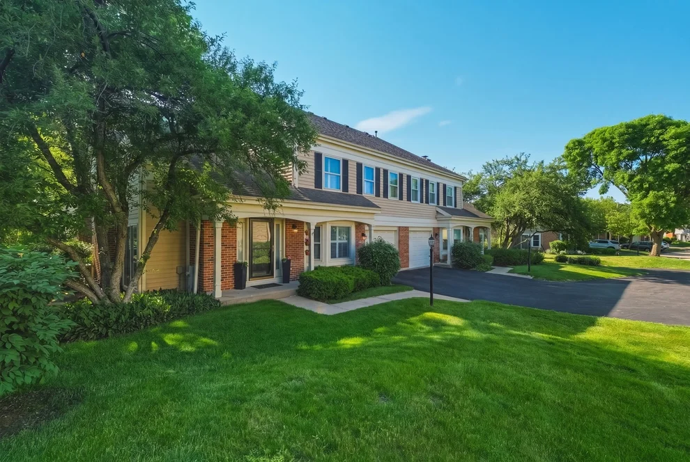 Unit for sale at 1934 N Charter Point Drive, Arlington Heights, IL 60004