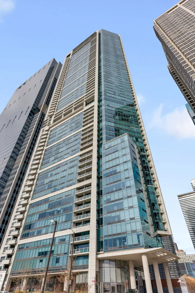 Unit for sale at 340 E RANDOLPH Street, Chicago, IL 60601