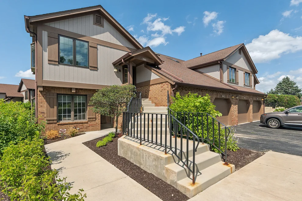 Unit for sale at 7822 W Arquilla Drive, Palos Heights, IL 60463