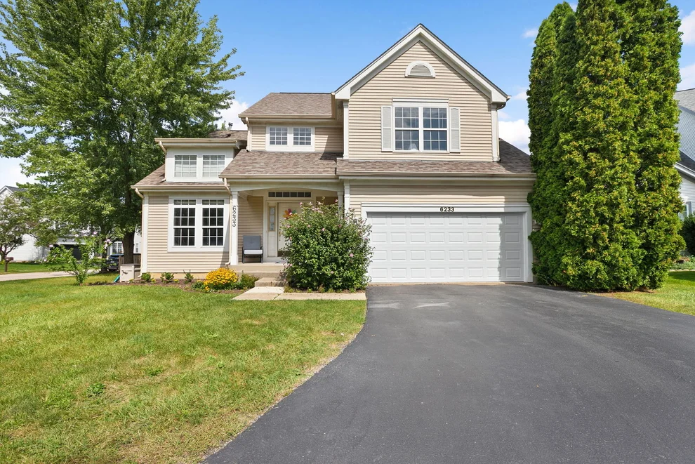 Unit for sale at 6233 Formoor Lane, Gurnee, IL 60031