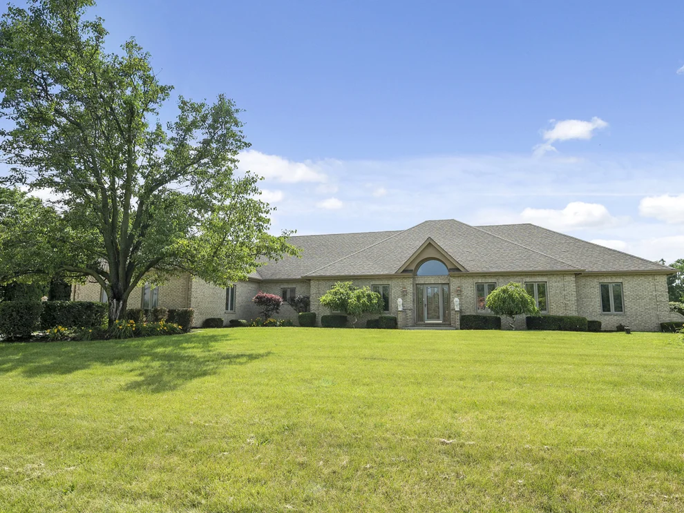 Unit for sale at 16254 S Regents Road, Homer Glen, IL 60491