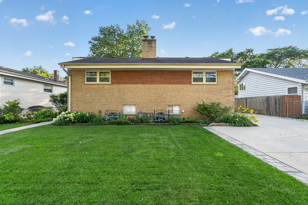 Unit for sale at 450 N Addison Road, Villa Park, IL 60181