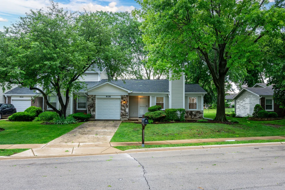 Unit for sale at 928 COLONY LAKE Drive, Schaumburg, IL 60194