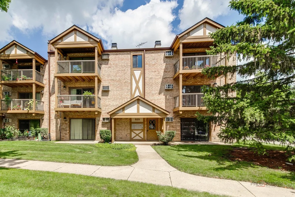 Unit for sale at 829 S Dwyer Avenue, Arlington Heights, IL 60005