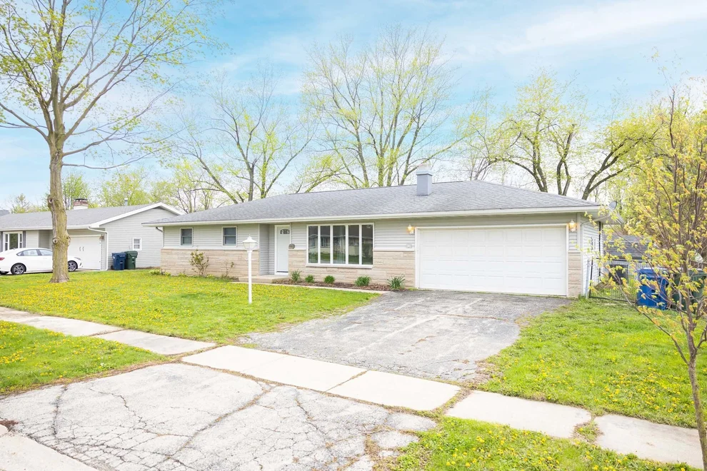 Unit for sale at 307 Illini Drive, Minooka, IL 60447
