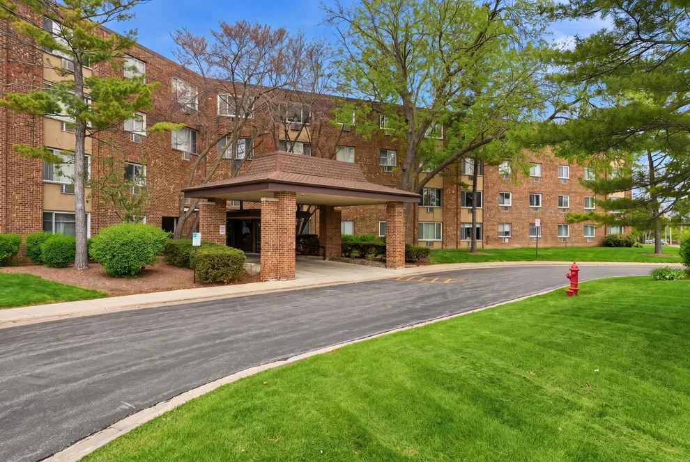 Unit for sale at 1500 Robin Circle, Hoffman Estates, IL 60169