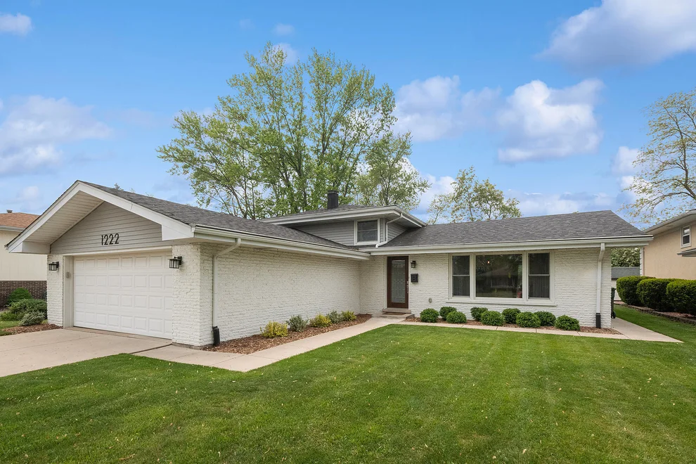 Unit for sale at 1222 Hillview Drive, Lemont, IL 60439