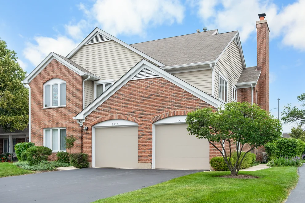 Unit for sale at 1533 N Courtland Drive, Arlington Heights, IL 60004