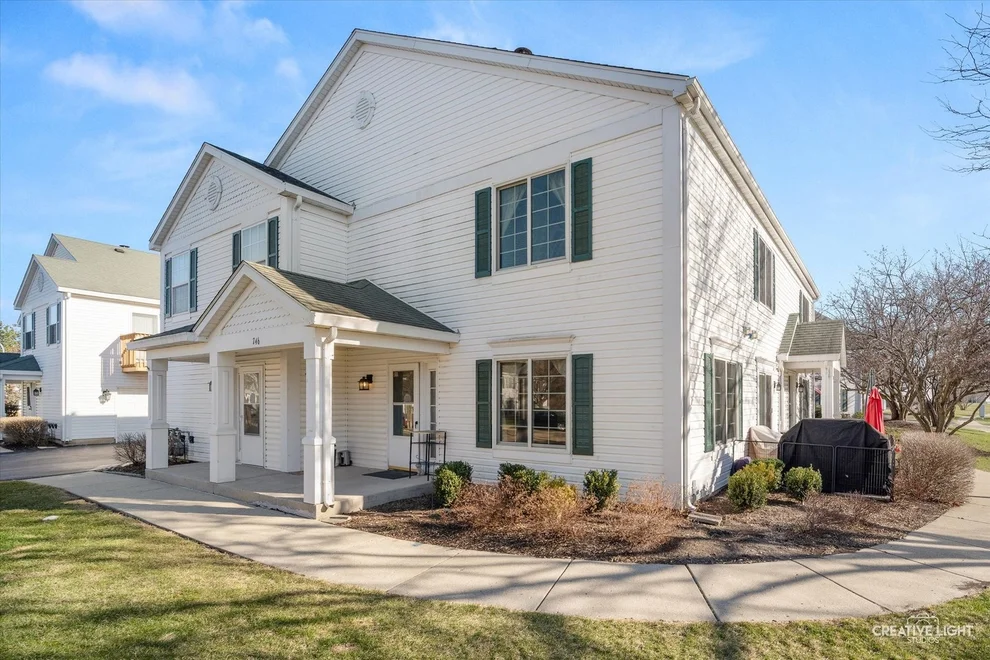 Unit for sale at 746 Fieldcrest Drive, South Elgin, IL 60177