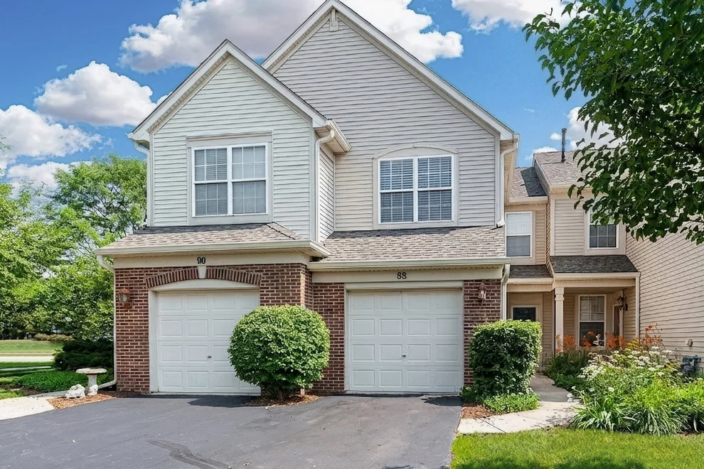 Unit for sale at 90 Pimlico Court, Grayslake, IL 60030
