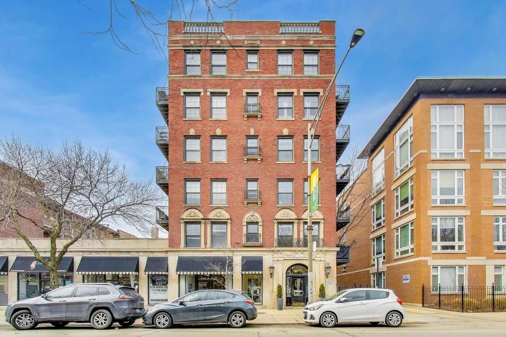 Unit for sale at 4144 N SHERIDAN Road, Chicago, IL 60613