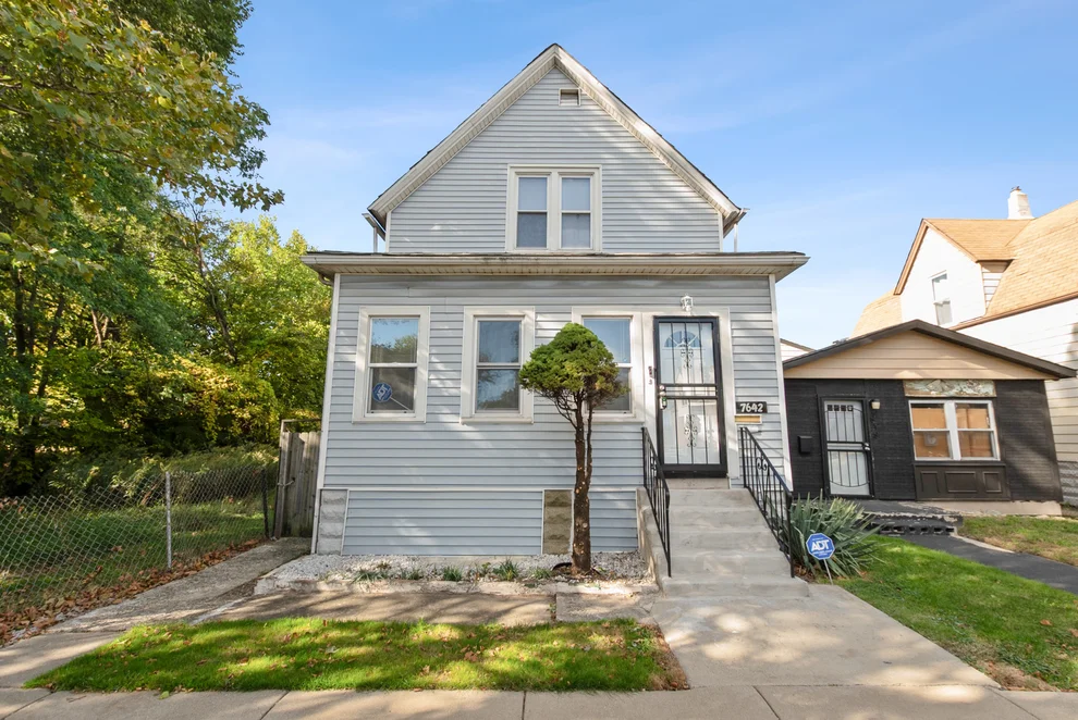 Unit for sale at 7642 S Dante Avenue, Chicago, IL 60619