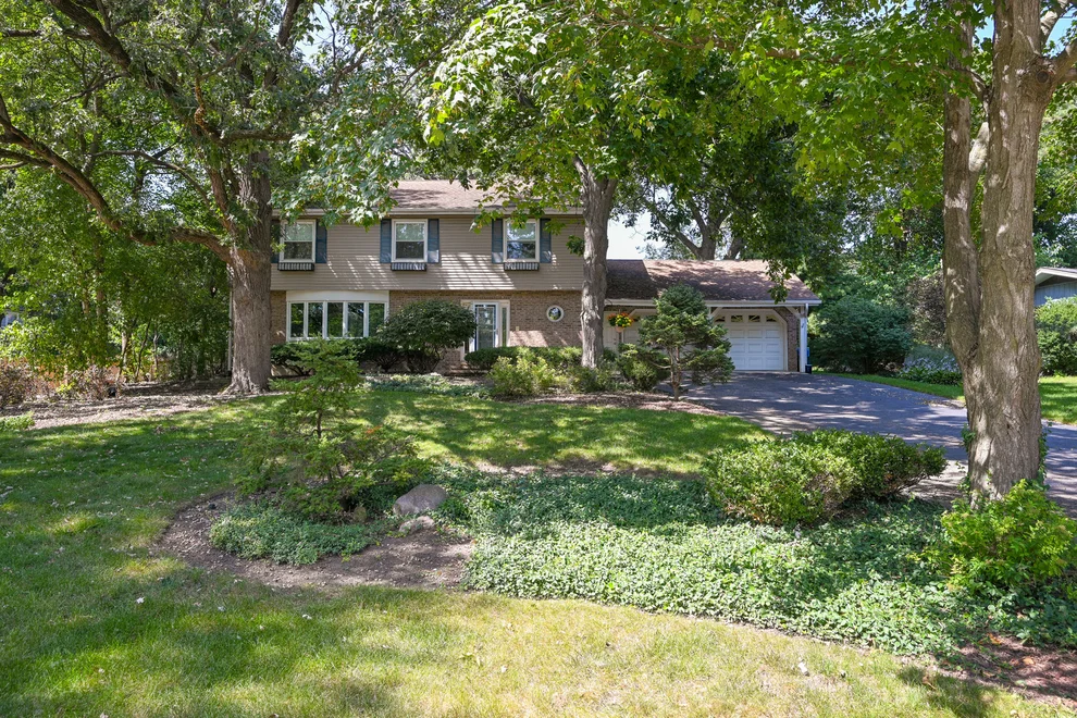 Unit for sale at 26W530 Prairie Avenue, Winfield, IL 60190