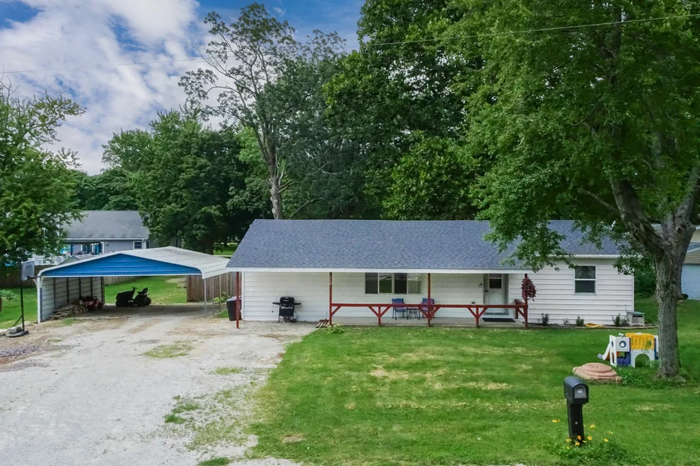 Unit for sale at 110 S. Grant Street, Saybrook, IL 61770