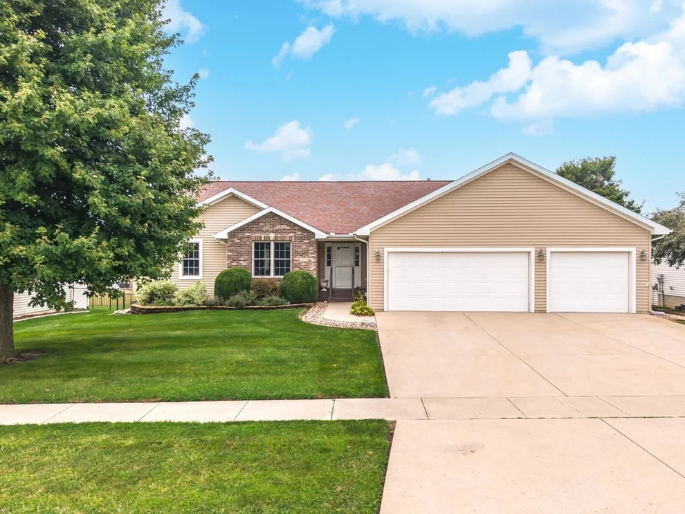 Unit for sale at 208 Whitetail Lane, Hudson, IL 61748