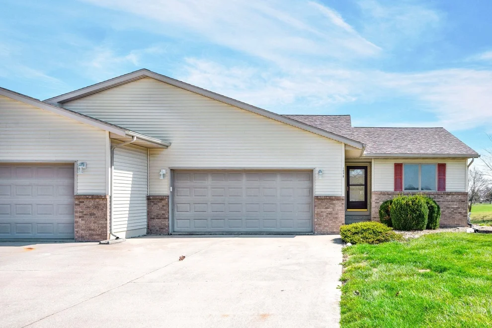 Unit for sale at 109 E Lake Court, Atlanta, IL 61723