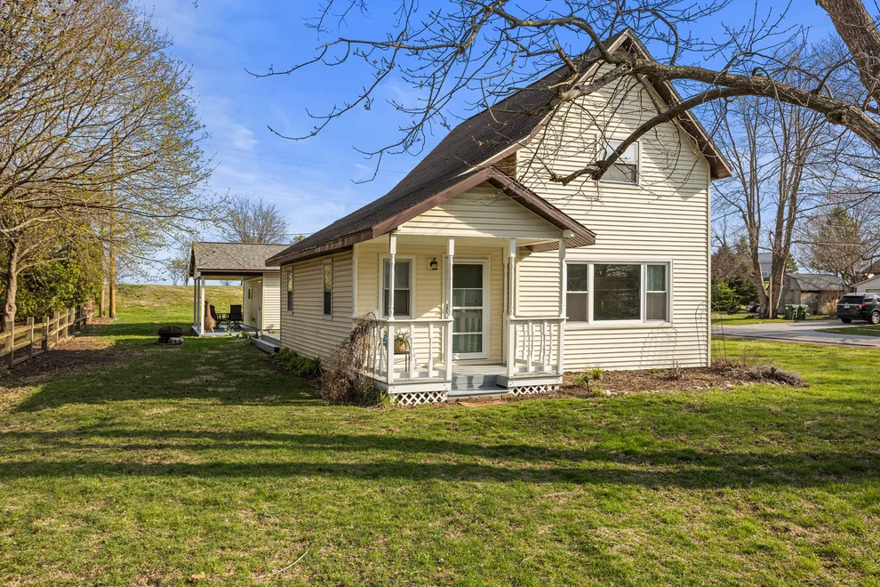 Unit for sale at 506 E State Street, Mahomet, IL 61853