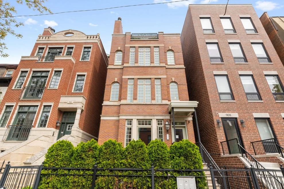 Unit for sale at 910 W Fullerton Avenue, Chicago, IL 60614