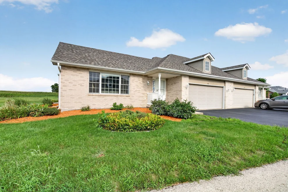 Unit for sale at 202 Dusty Trail, Coal City, IL 60416