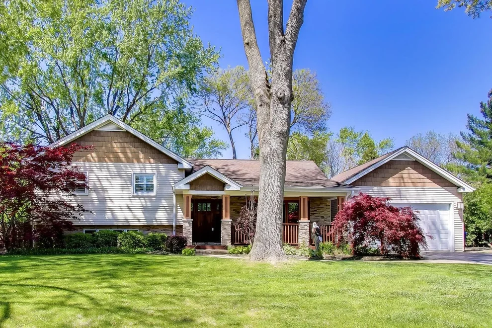 Unit for sale at 15352 W Cherrywood Lane, Libertyville, IL 60048