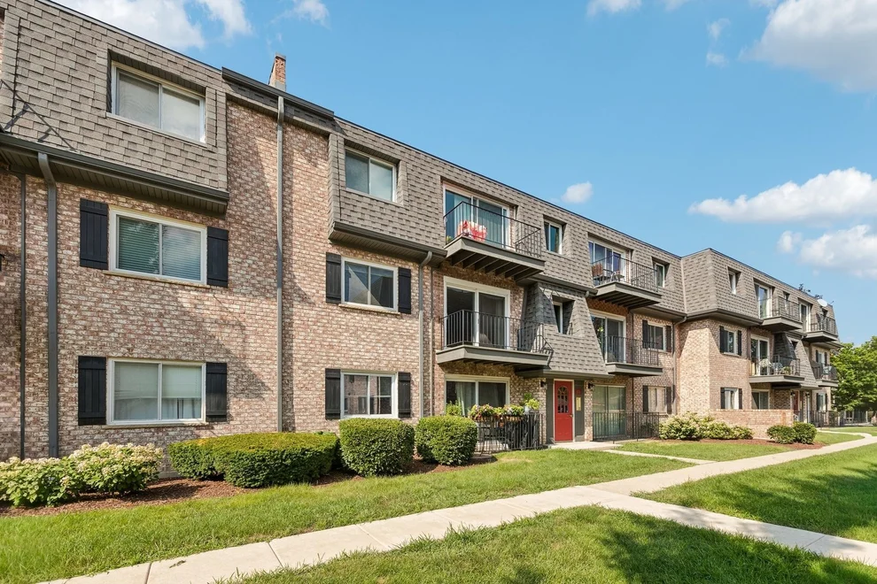 Unit for sale at 876 S Plum Grove Road, Palatine, IL 60067