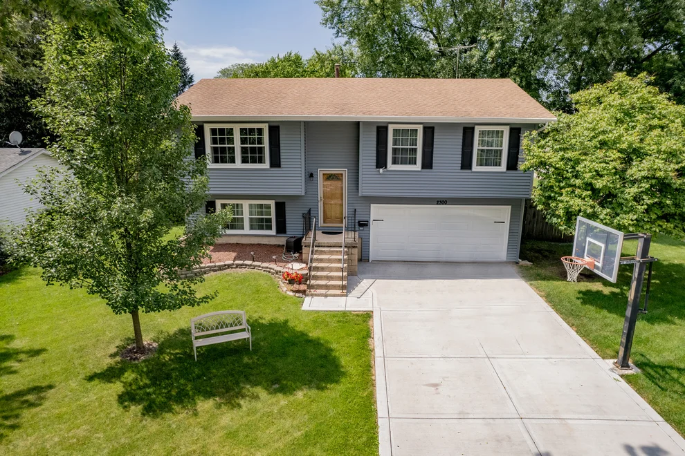Unit for sale at 2300 Candleberry Lane, Aurora, IL 60506