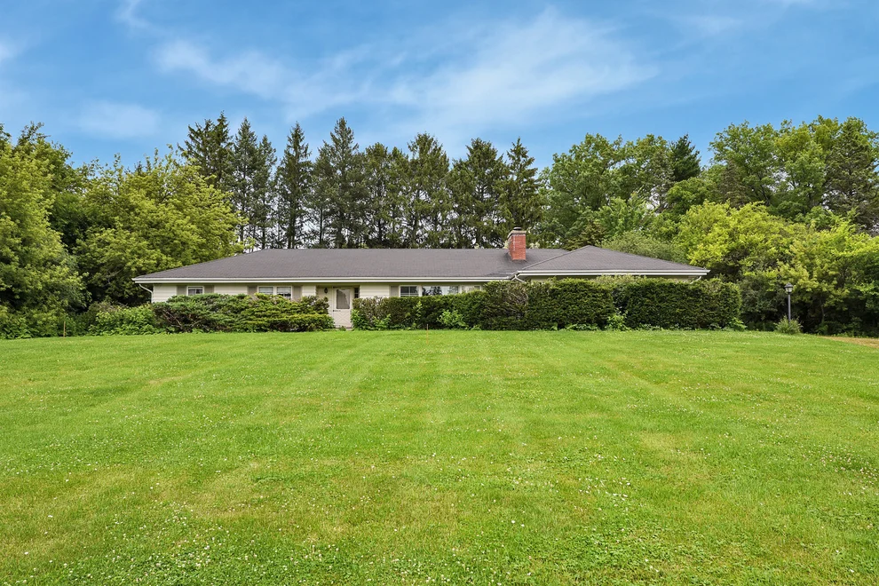 Unit for sale at 1832 Baldwin Road, Inverness, IL 60067