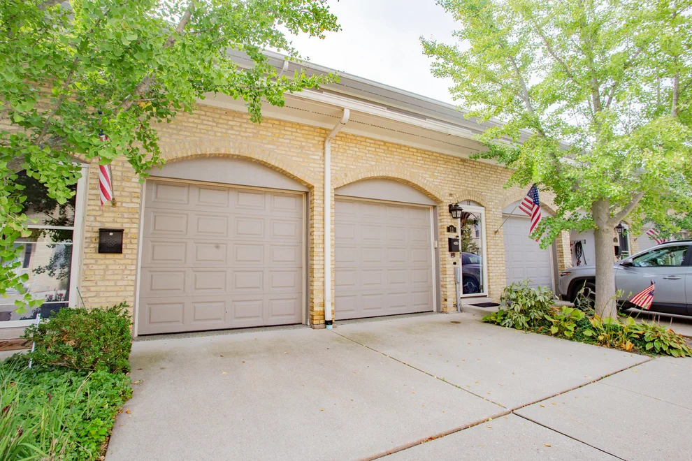 Unit for sale at 11 Rienzi Lane, Highwood, IL 60040