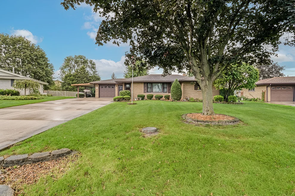 Unit for sale at 927 Maryville Drive, Lockport, IL 60441