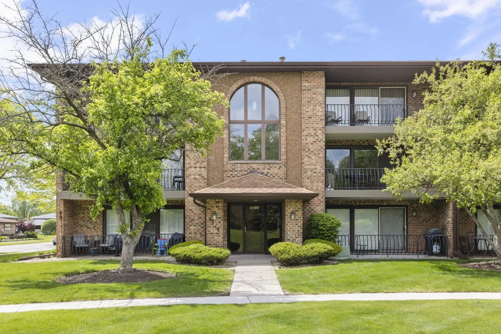 Unit for sale at 8810 W 140th Street, Orland Park, IL 60462