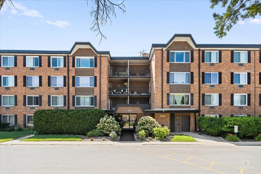 Unit for sale at 1206 S New Wilke Road, Arlington Heights, IL 60005