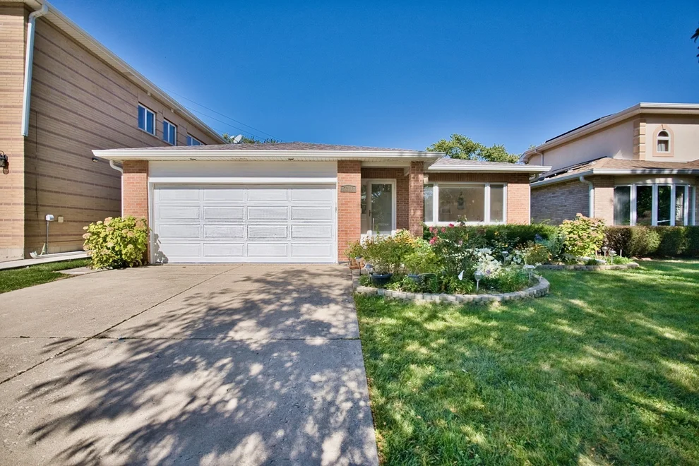 Unit for sale at 5316 Lee Street, Skokie, IL 60077
