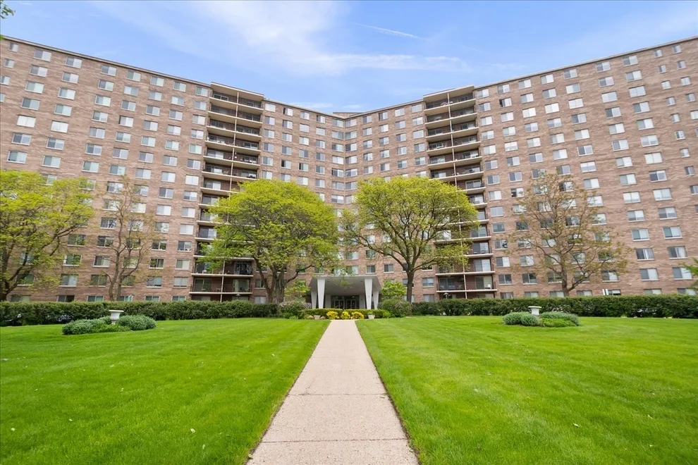Unit for sale at 7141 N KEDZIE Avenue, Chicago, IL 60645