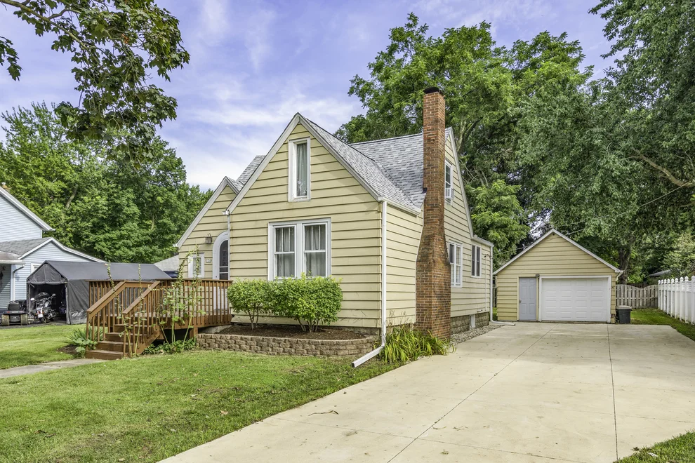 Unit for sale at 130 W Garfield Street, Waterman, IL 60556