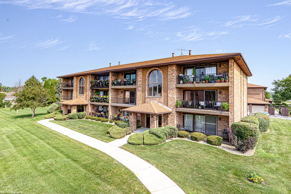 Unit for sale at 11108 Heritage Drive, Palos Hills, IL 60465