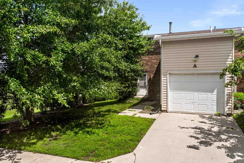 Unit for sale at 1536 Hunt Drive, Normal, IL 61761