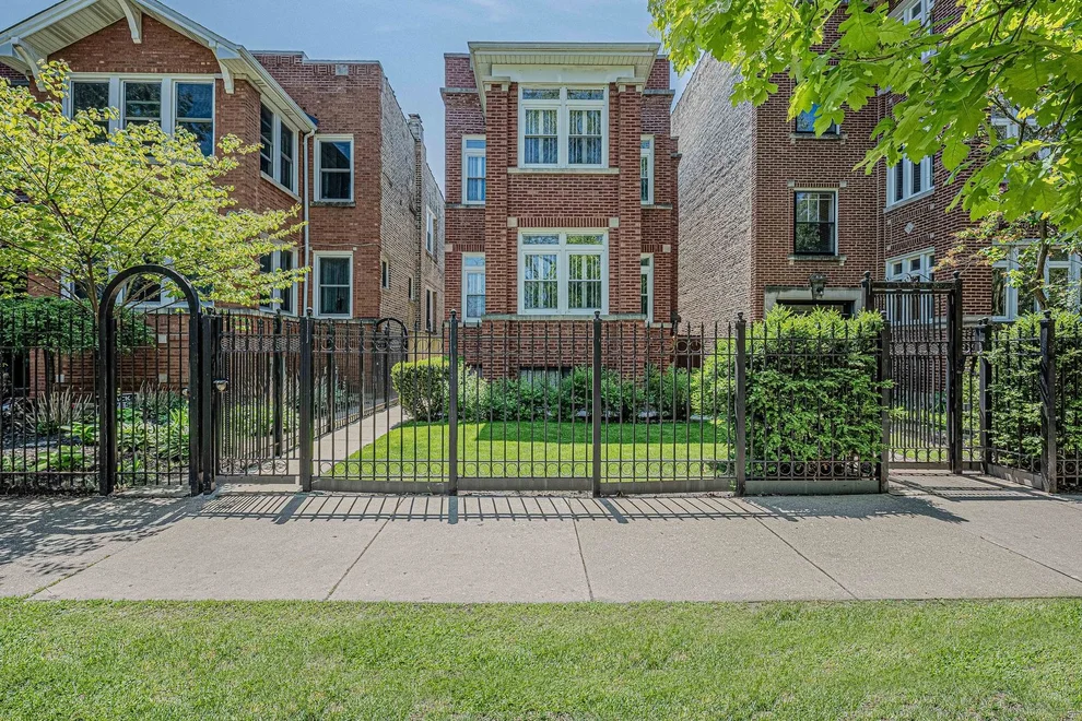 Unit for sale at 2649 W Leland Avenue, Chicago, IL 60625