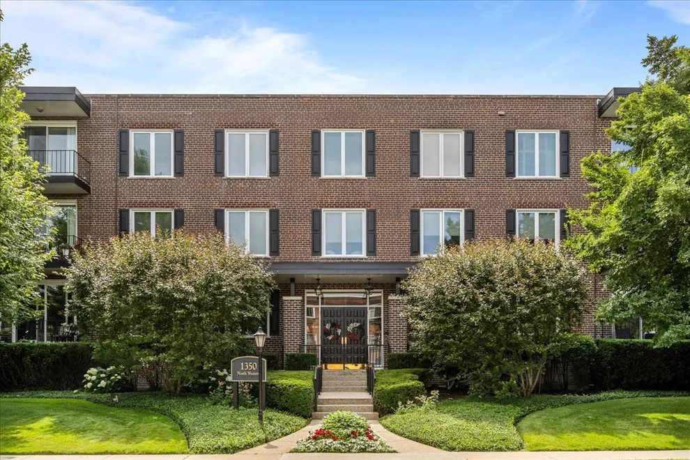 Unit for sale at 1350 N Western Avenue, Lake Forest, IL 60045